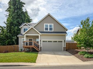517 N 8th Pl, Carlton, OR