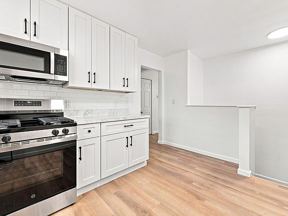 5th image of 22529 Tuscany Ave