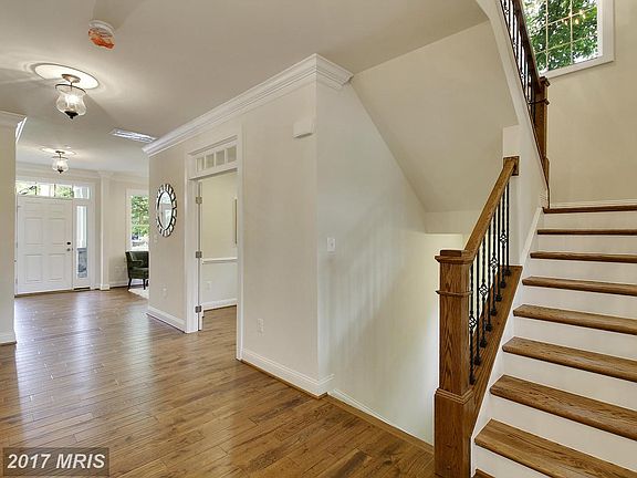 3rd image of 9108 Ewing Dr
