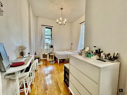 Rented by R New York | media 27