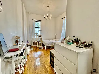 Rented by R New York