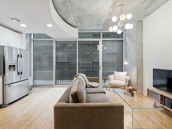 3rd image of 301 Demonbreun St Unit 405