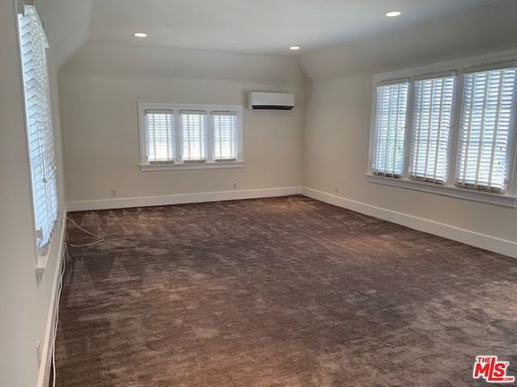 2nd image of 1346 Havenhurst Dr