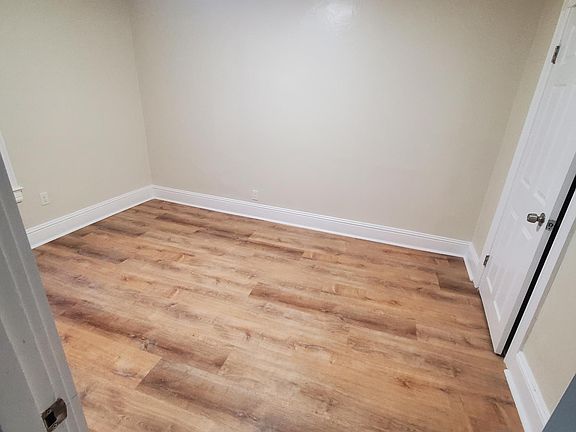 5th image of 256 Beverage Hill Ave #1