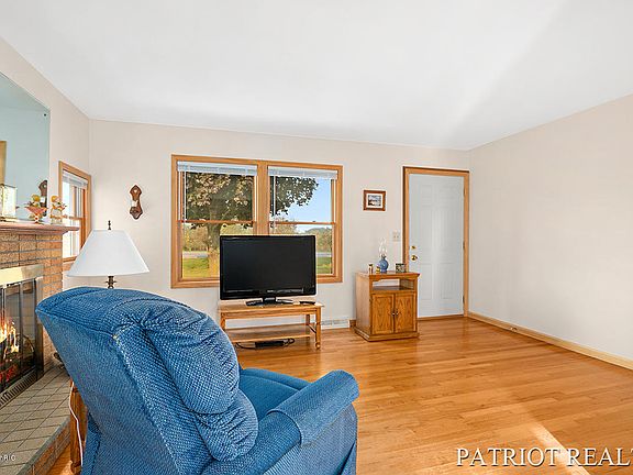 5th image of 12334 Pine Island Dr NE