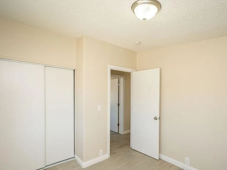 521 W Shady Ln — Photo 14
