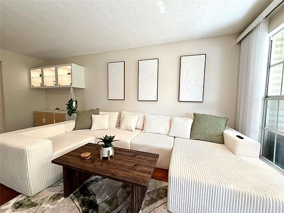4th image of 6905 Lake Place Ct