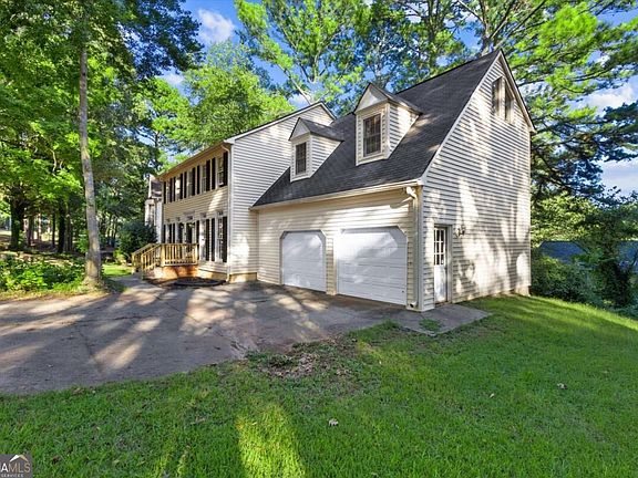 3rd image of 2092 Plantation Rd