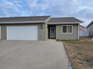 1422 34th Ave SE, Minot, ND 58701