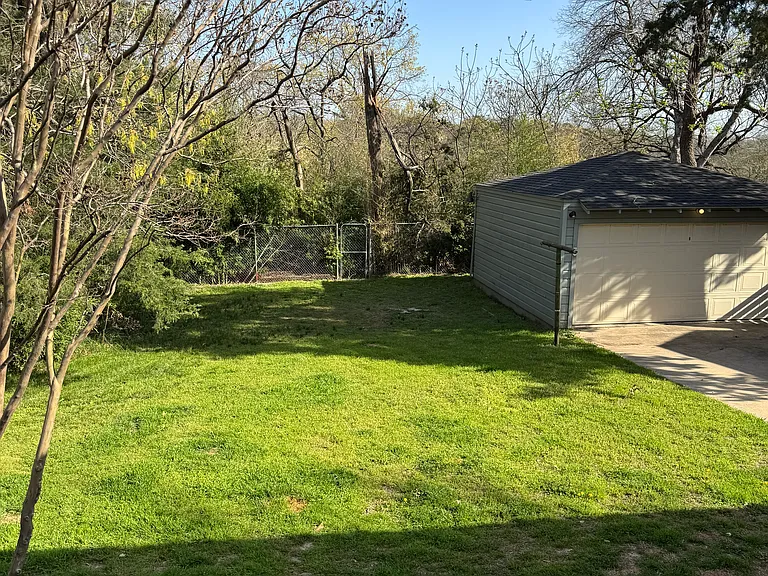 2217 Stevens Woods Ln — Photo 12