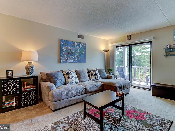 4th image of 6212 Hilltop Dr #22