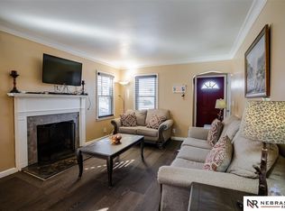3033 Whitmore St, Omaha, NE 68112
