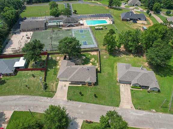 4th image of 595 Briar Cove Dr