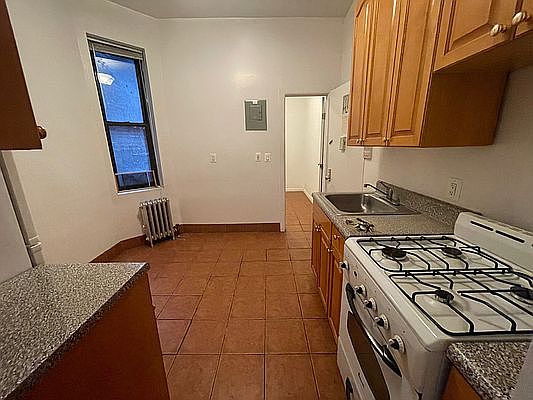 5th image of 355 W 47th St #1FW