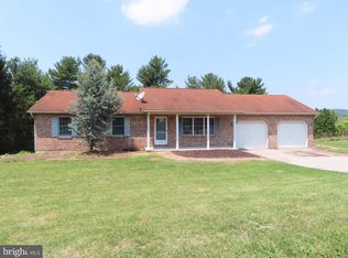 6675 Manor Dr, Hanover, PA 17331