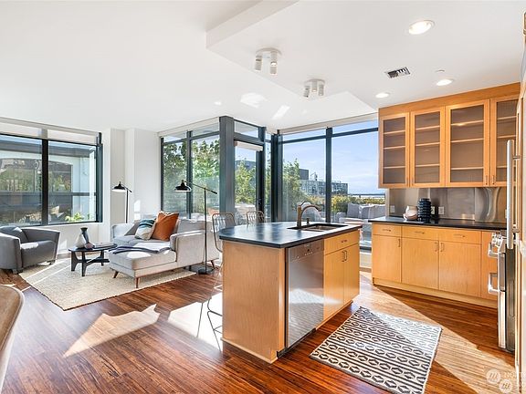 5th image of 2716 Elliott Avenue #500