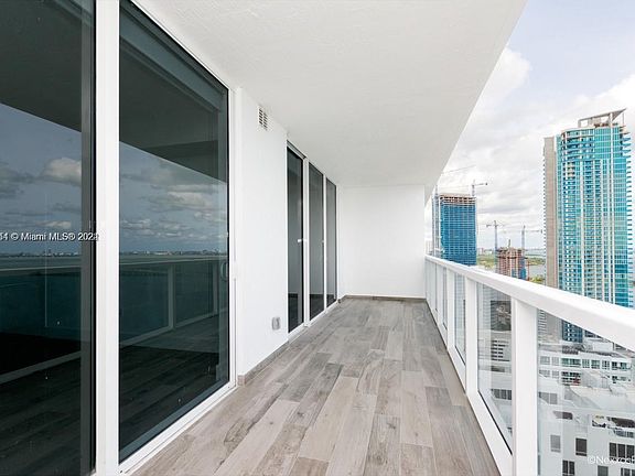 3rd image of 600 NE 27th St APT 3104