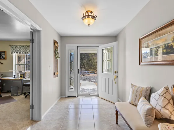 18982 Mustang Dr, Tehachapi, CA 93561