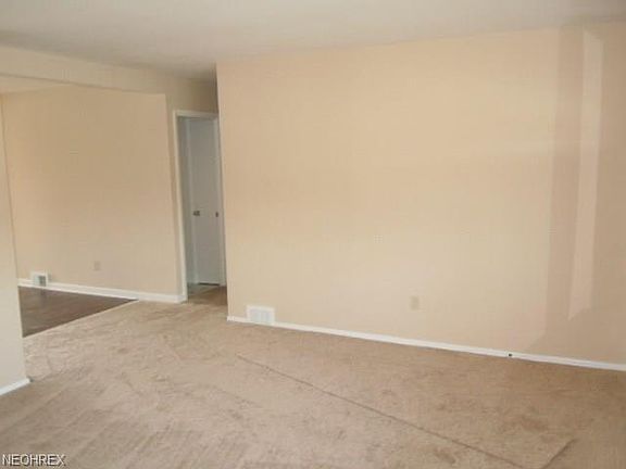 3rd image of 15584 Hocking Blvd