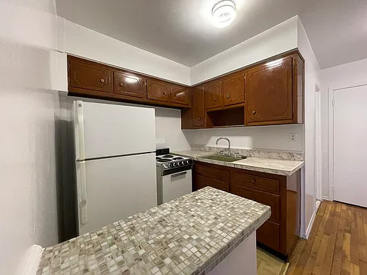 Rented by Astoria Realty | media 11