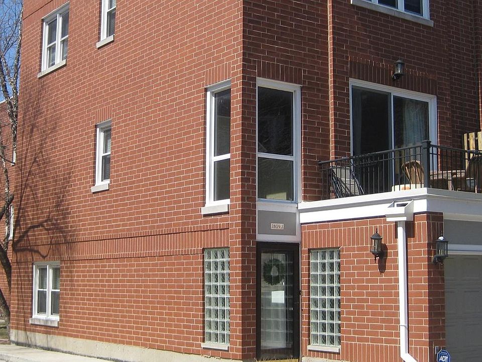 1st image of 2809 N Wolcott Ave Unit J