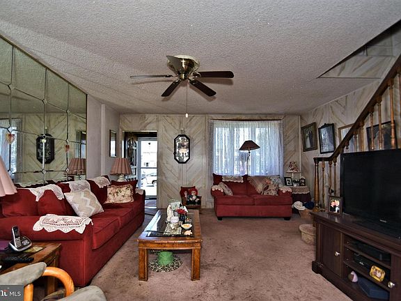4th image of 2010 Devereaux Ave