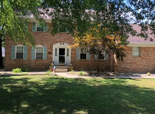 553 Windsor Dr, Mineral Wells, WV 26150