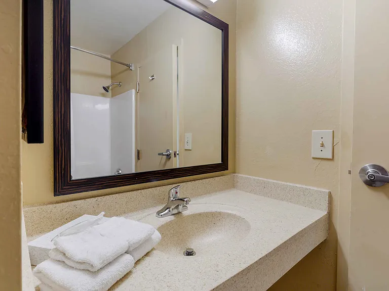 Studio Suite - 1 Queen Bed