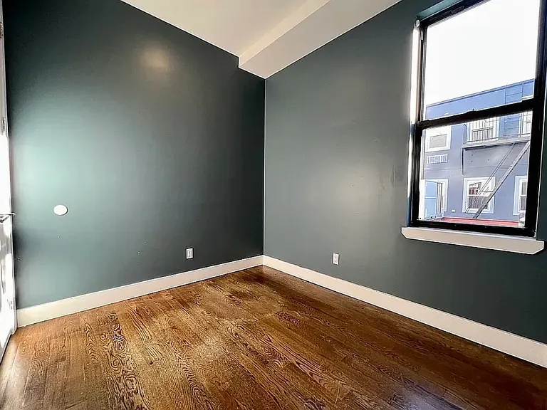287 Harman St #3B — Photo 15