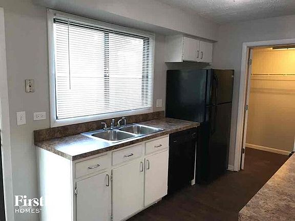 3rd image of 30W070 Maplewood Dr