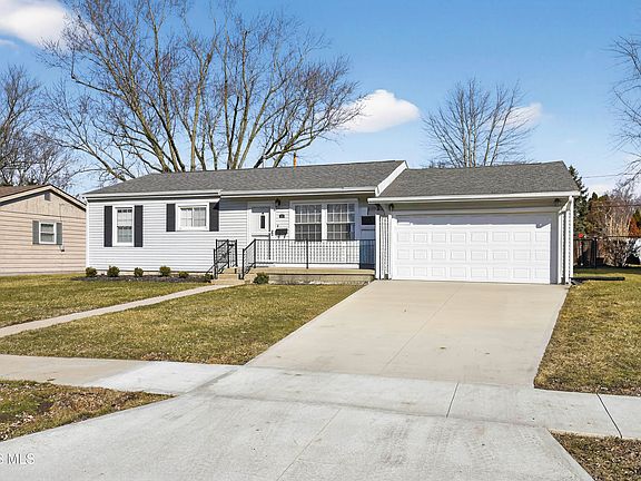 4th image of 400 Rosewood Ave