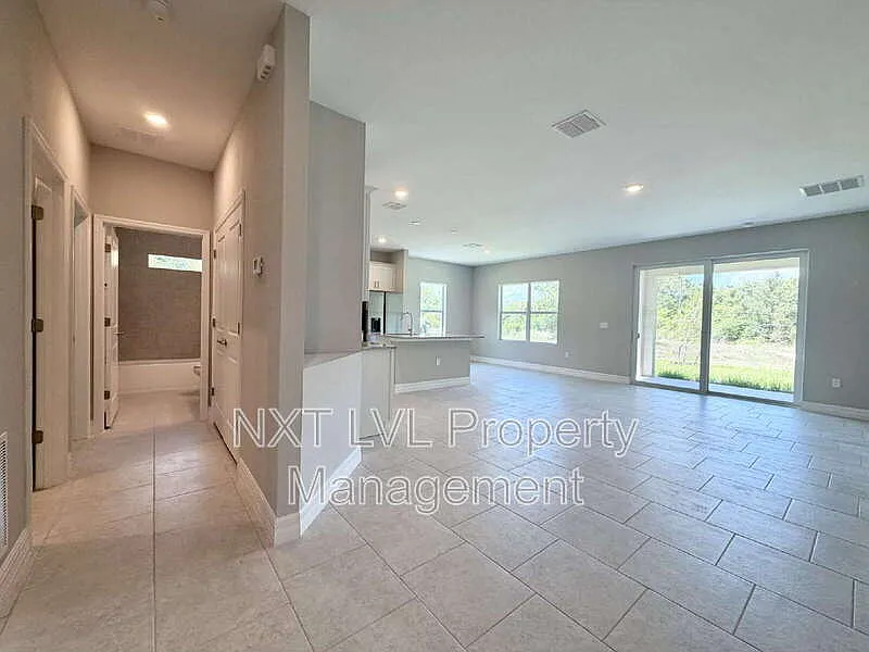 3 bed, 2.0 bath, 1615 sqft, $1,745 — Photo 2