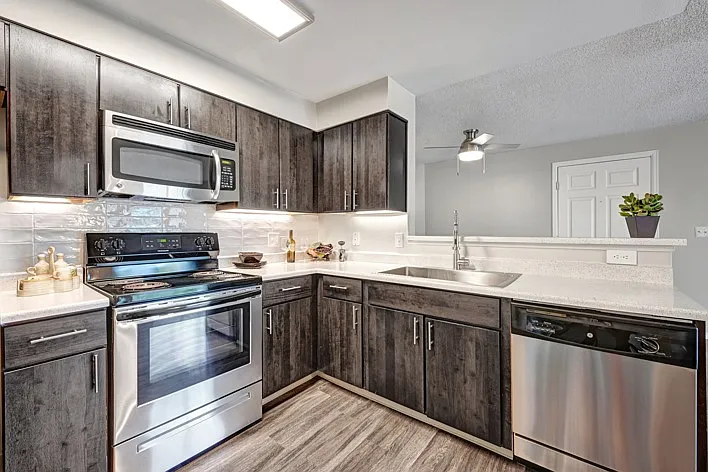 Summit Riverside Apartments — Photo 20