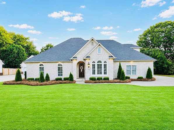 2320 Harding Ave, Muscle Shoals, AL 35661