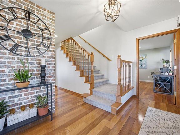 5th image of 1128 Country Ridge Dr