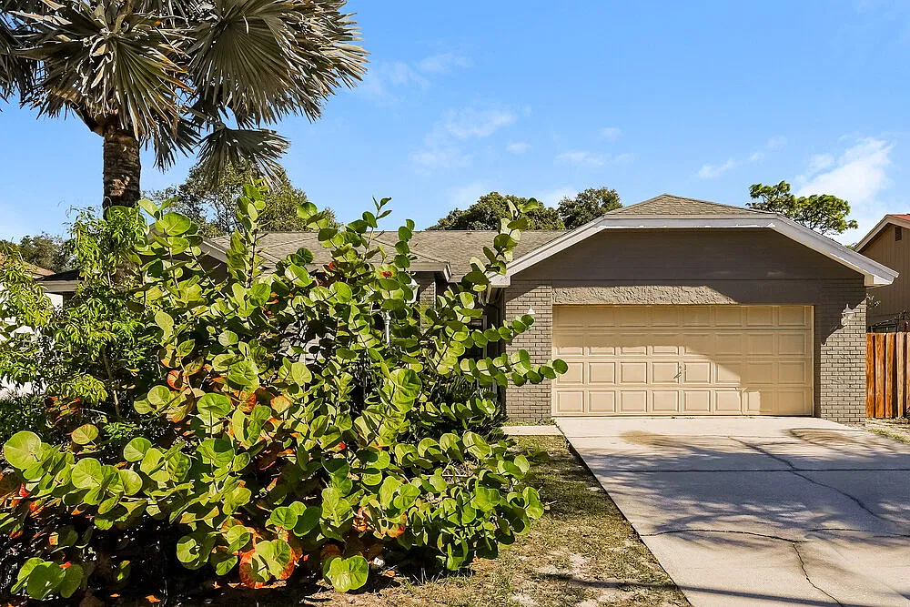 4 bed, 2.0 bath, 1787 sqft, $2,425 — Photo 1