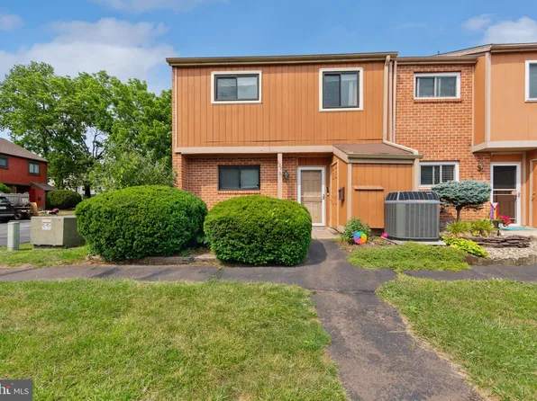 129 Larchwood Ct, Collegeville, PA 19426