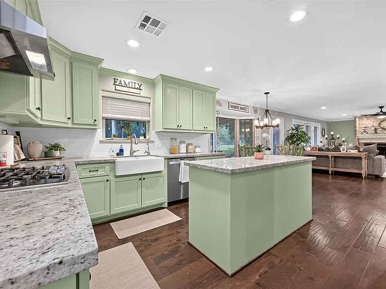 746 Stone Mountain Dr — Photo 6