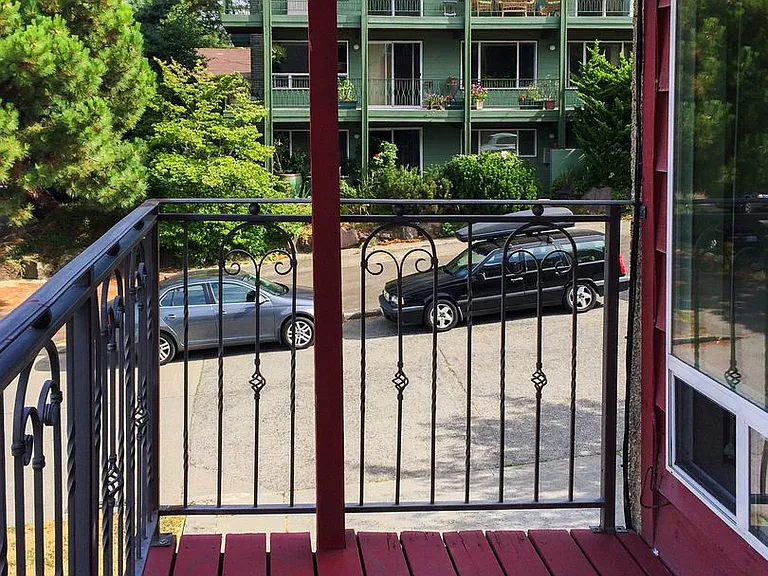 Barrett Square Apartments: Your Ideal Urban Home — Photo 12