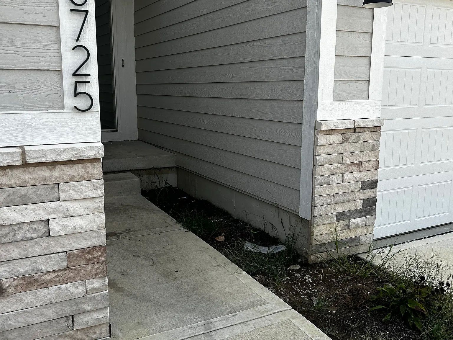 3 bed, 1563 sqft, $2,400 — Photo 2