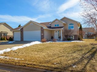 9905 41st Pl NE, Saint Michael, MN 55376