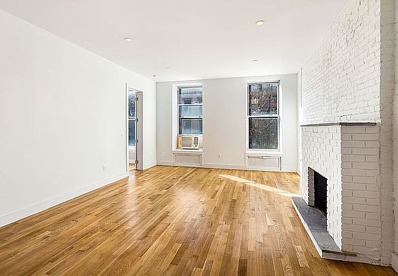 3rd image of 152 Montague St APT 2