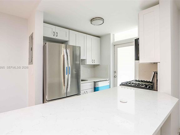 4th image of 921 Jefferson Ave APT 3C
