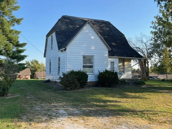 813 Locust St, Macon, MO 63552