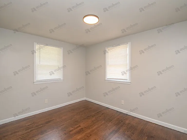 109 Vanderbilt Cir — Photo 9