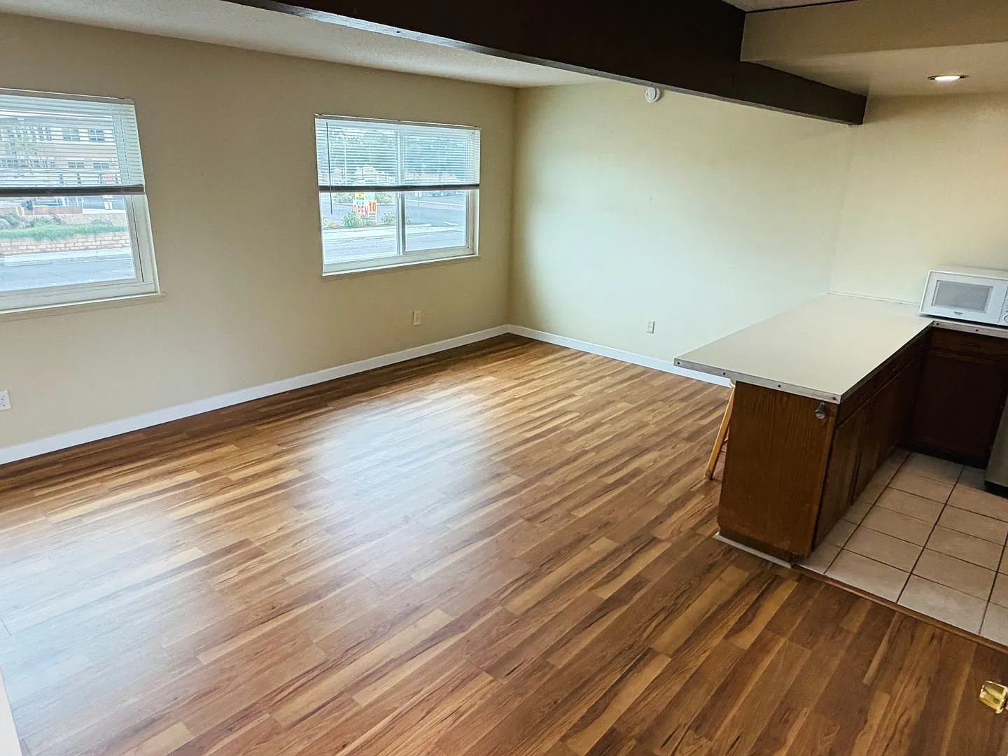 Spacious Upstairs Studio in Fountain Valley — Photo 3