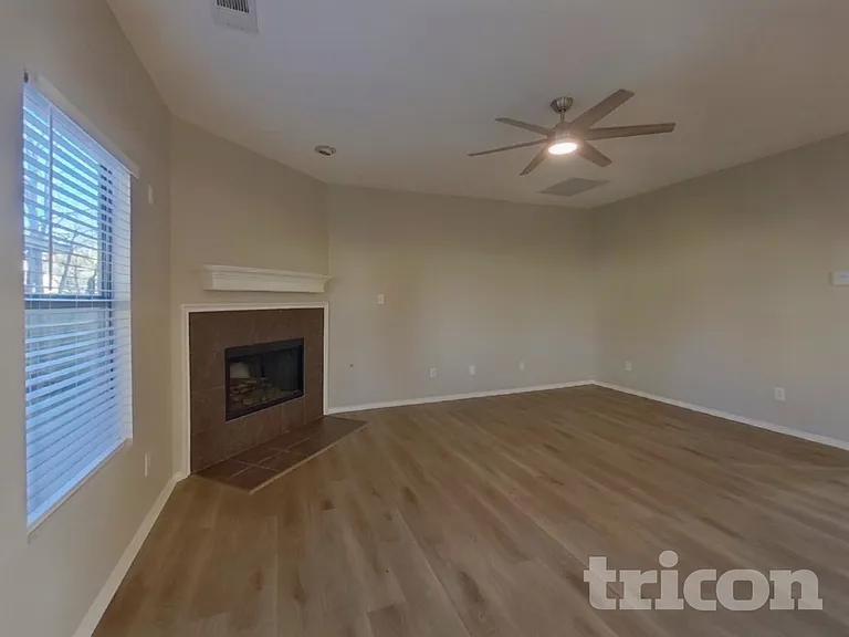 5825 Show Master Ln — Photo 4
