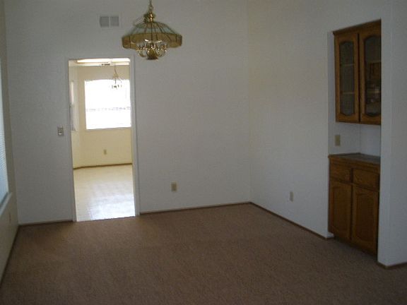 5th image of 700 Rambleton Dr