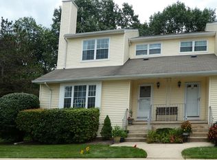 24 W Lake Ct, Somerset, NJ 08873