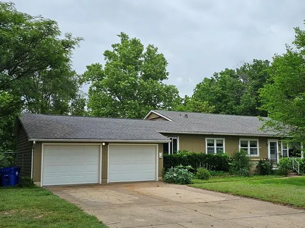 104 W Lindsborg St, Lindsborg, KS 67456